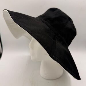 Reversible Black & White Floppy Sun Hat – Wide Brim Beach / Garden Hat
